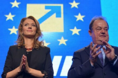 Alina Gorghiu şi Vasile Blaga vin în Neamţ să salveze aparenţele