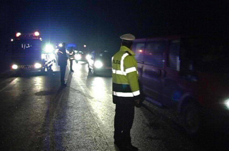 Un şofer de 70 ani s-a răsturnat cu maşina pe DN2, lângă Roman