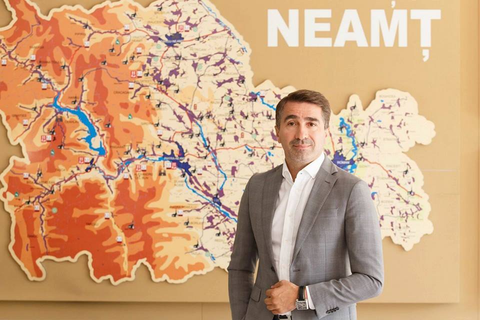 Preşedintele CJ Neamţ, Ionel Arsene, a semnat contractele lucrărilor pentru Axa rutieră strategică Neamţ – Bacău