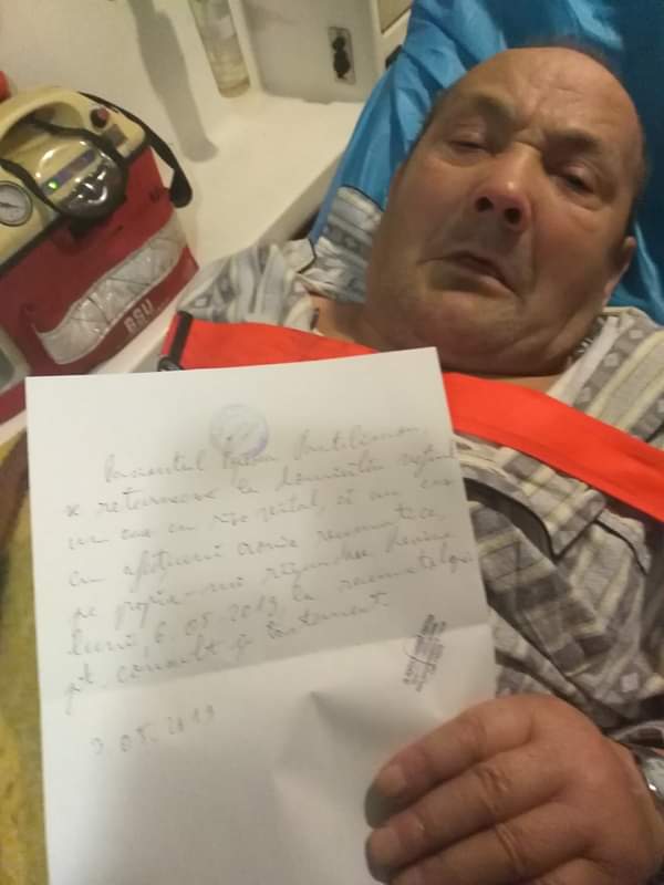 Bătrân de 80 ani, cu sondă și acuzând dureri, dat afară din Urgența Spitalului Județean Neamț și rechemat luni!