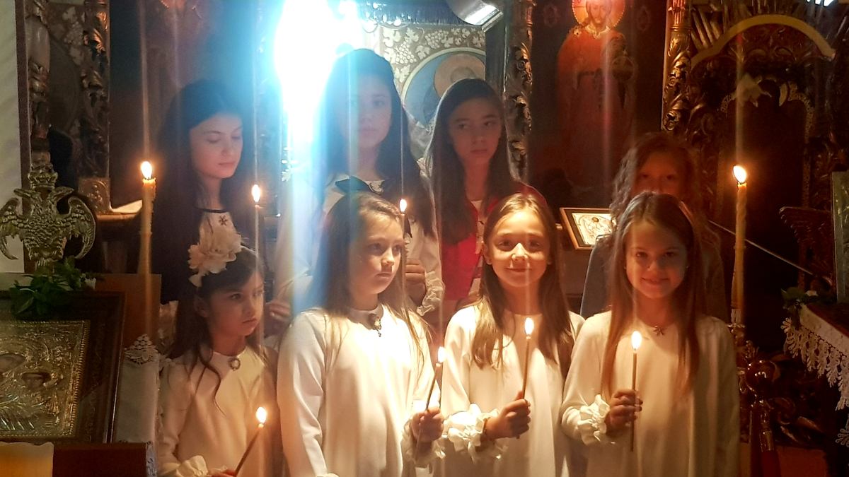 Mesaj sfâșietor pentru români și unguri transmis din biserică de o adolescentă, pe tema Cheilor Bicazului! ”Fă lumină în jurul tău…”