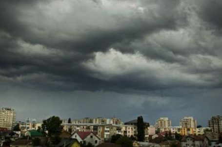 Alertă de furtună pentru Piatra-Neamţ, Roznov şi 22 comune