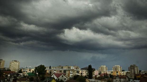 Cod Portocaliu de vreme rea în Neamț: ploi torențiale, grindină și vijelii!