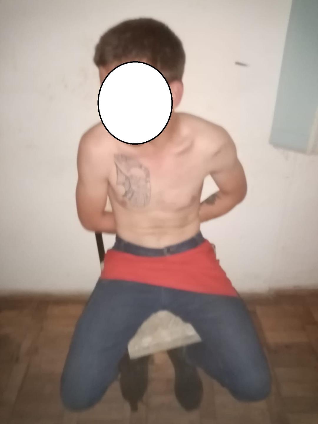Un drogat a sărit la bătaie la un polițist local din Piatra-Neamț