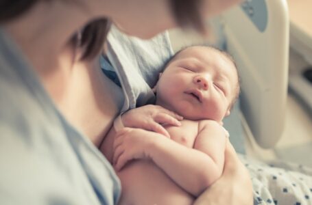 TOP 5 obiecte utile pe care trebuie sa le ofere nasii unui nou-nascut