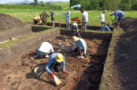 Construcții preistorice vechi de 6500 de ani descoperite la Topolița – județul Neamț