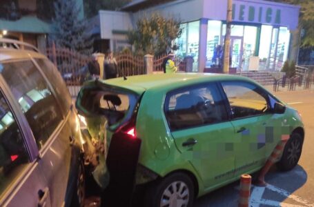 FOTO Carambol cu 3 autoturisme, marţi seara, pe strada Petru Rareş din Piatra-Neamţ
