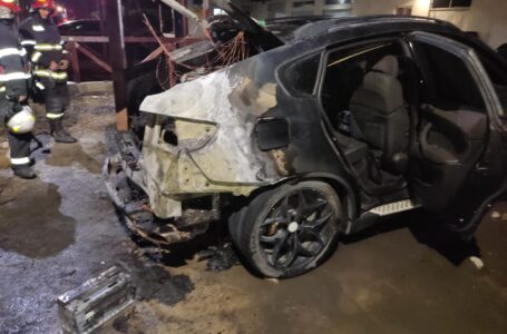 FOTO Incendiu la un service auto din Dumbrava Roşie unde se repară BMW
