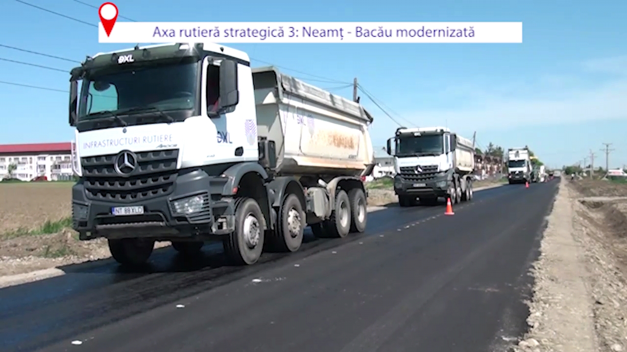 Se toarnă al doilea strat de asfalt pe strada Izvoare! (foto-video)