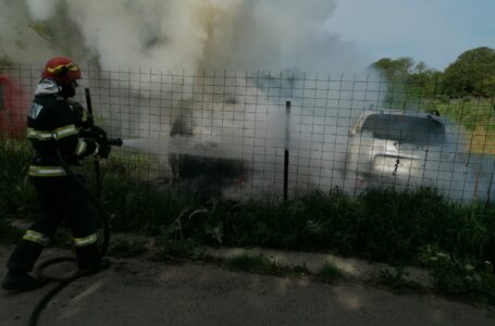 Incendiu într-un parc de dezmembrări auto din Târgu Neamţ