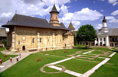 Pagini de istorie a Mănăstirii Neamț din cărți poștale și imagini vechi