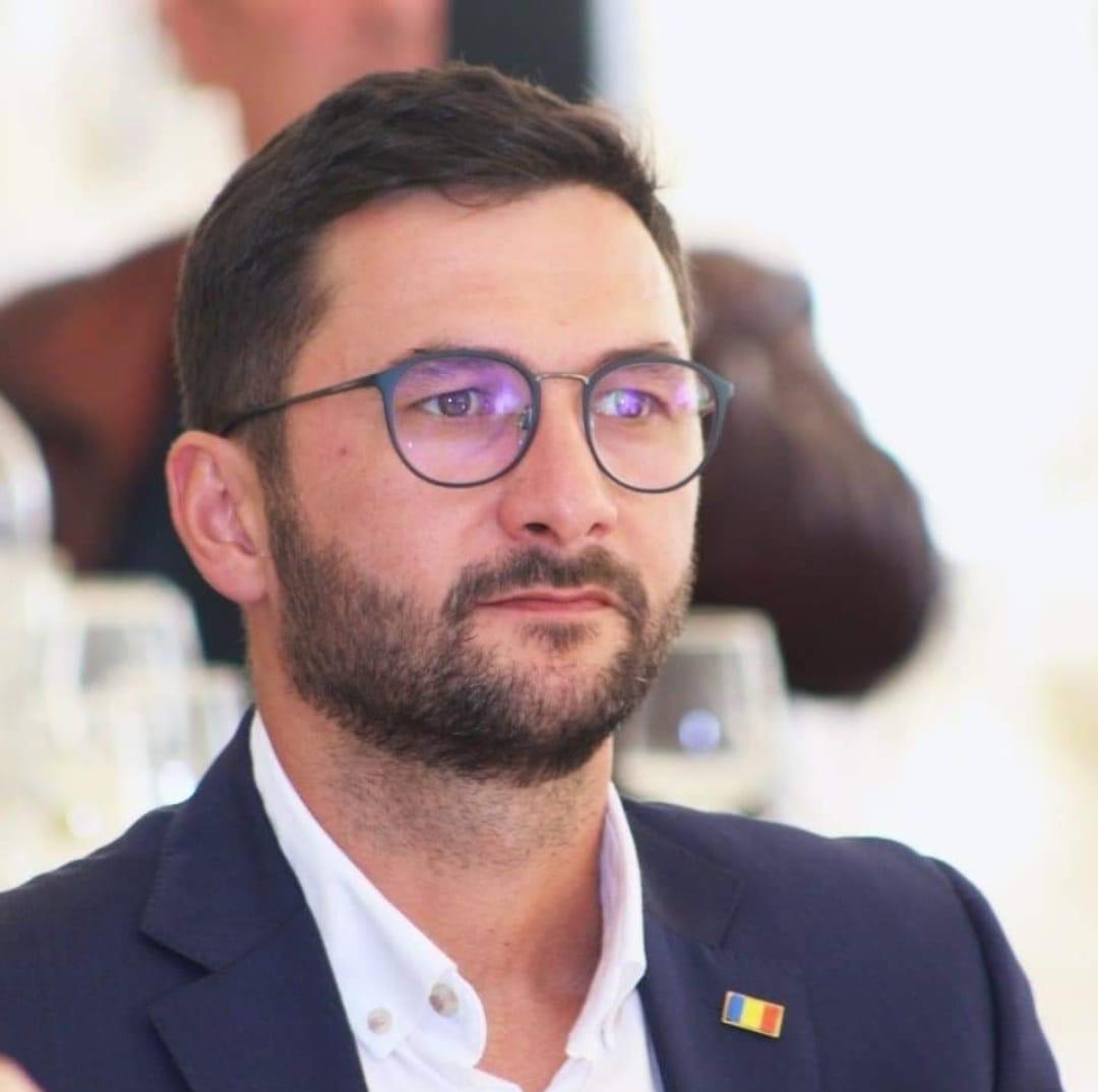 Primarul Carabelea, caracterizat de șefa PSD Piatra-Neamț: “Un personaj fără scrupule, care dă cu o mână și retrage cu două!”