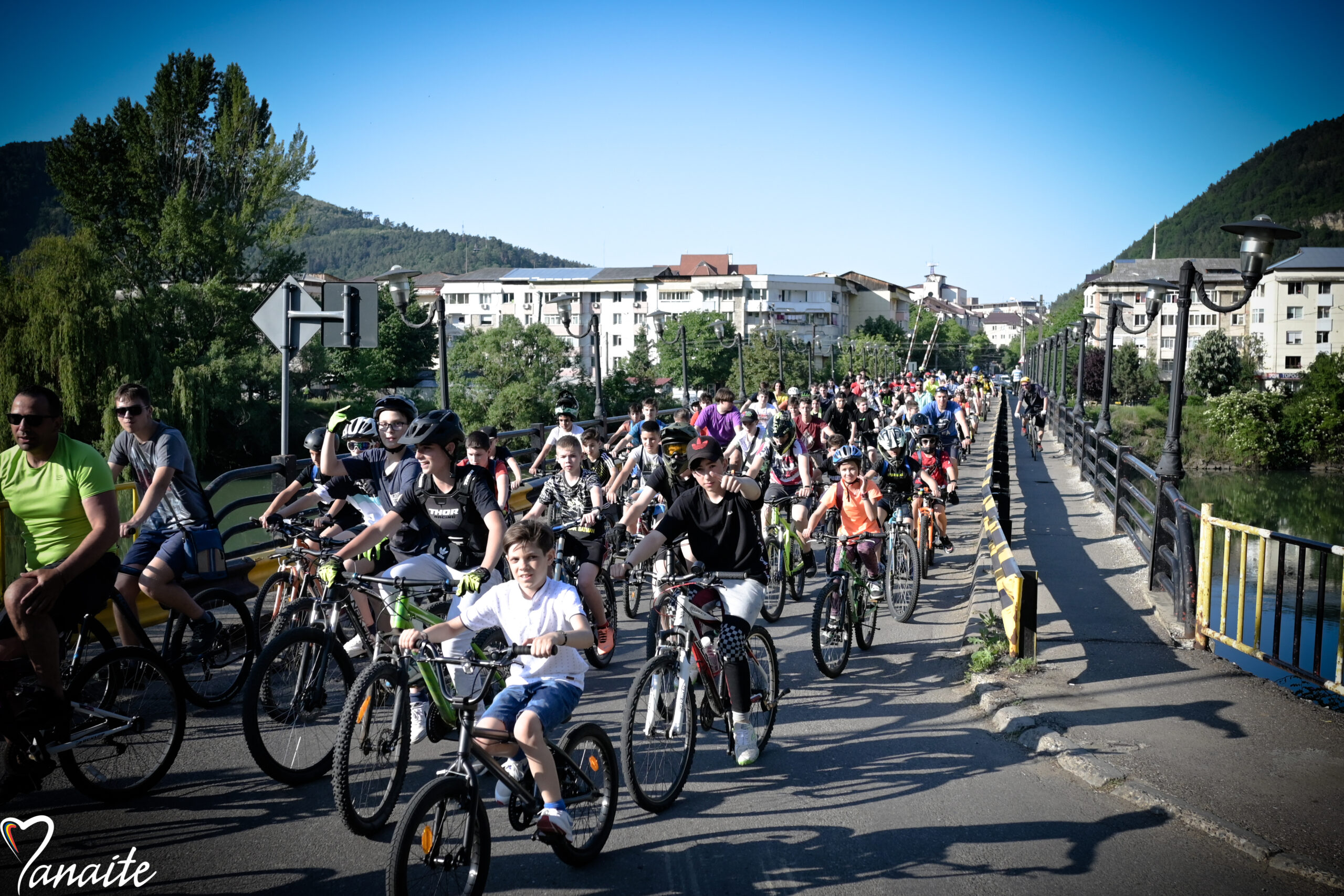 Vineri – 12 august, Folk pe Biciclete la Piatra-Neamţ! Bicicleală şi concert în aer liber cu intrare gratuită!
