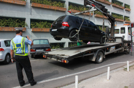 Poliţia Rutieră poate ridica, începând de astăzi, maşinile parcate neregulamentar