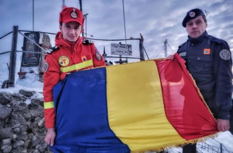 De Ziua Naţională a României, doi pompieri nemţeni au ridicat Drapelul la cel mai înalt nivel