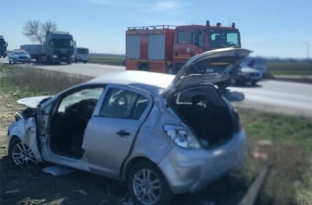 Două persoane rănite, după ce s-au răsturnat cu maşina în Neamţ