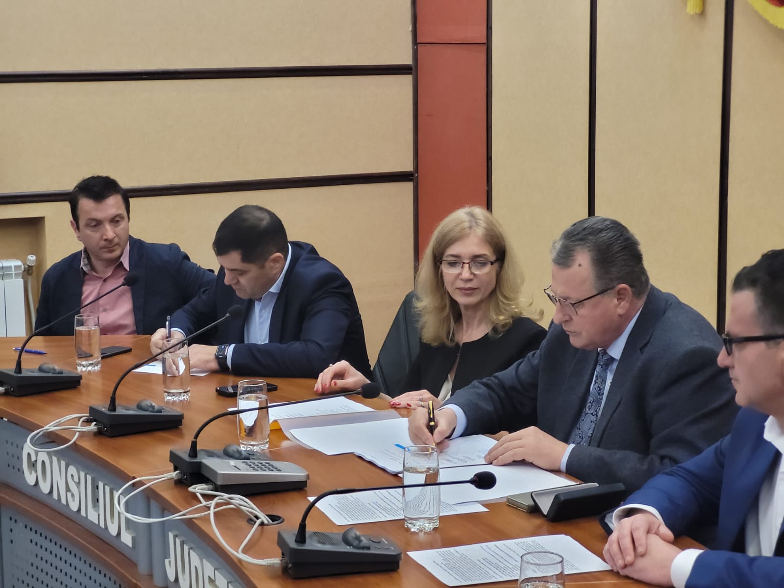 Contracte semnate la CJ Neamț pentru modernizarea transportului public de călători