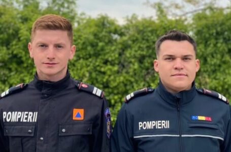 Denis şi Teo, doi tineri pompieri ai ISU Neamţ, au salvat un om care s-a răsturnat cu maşina la Bacău