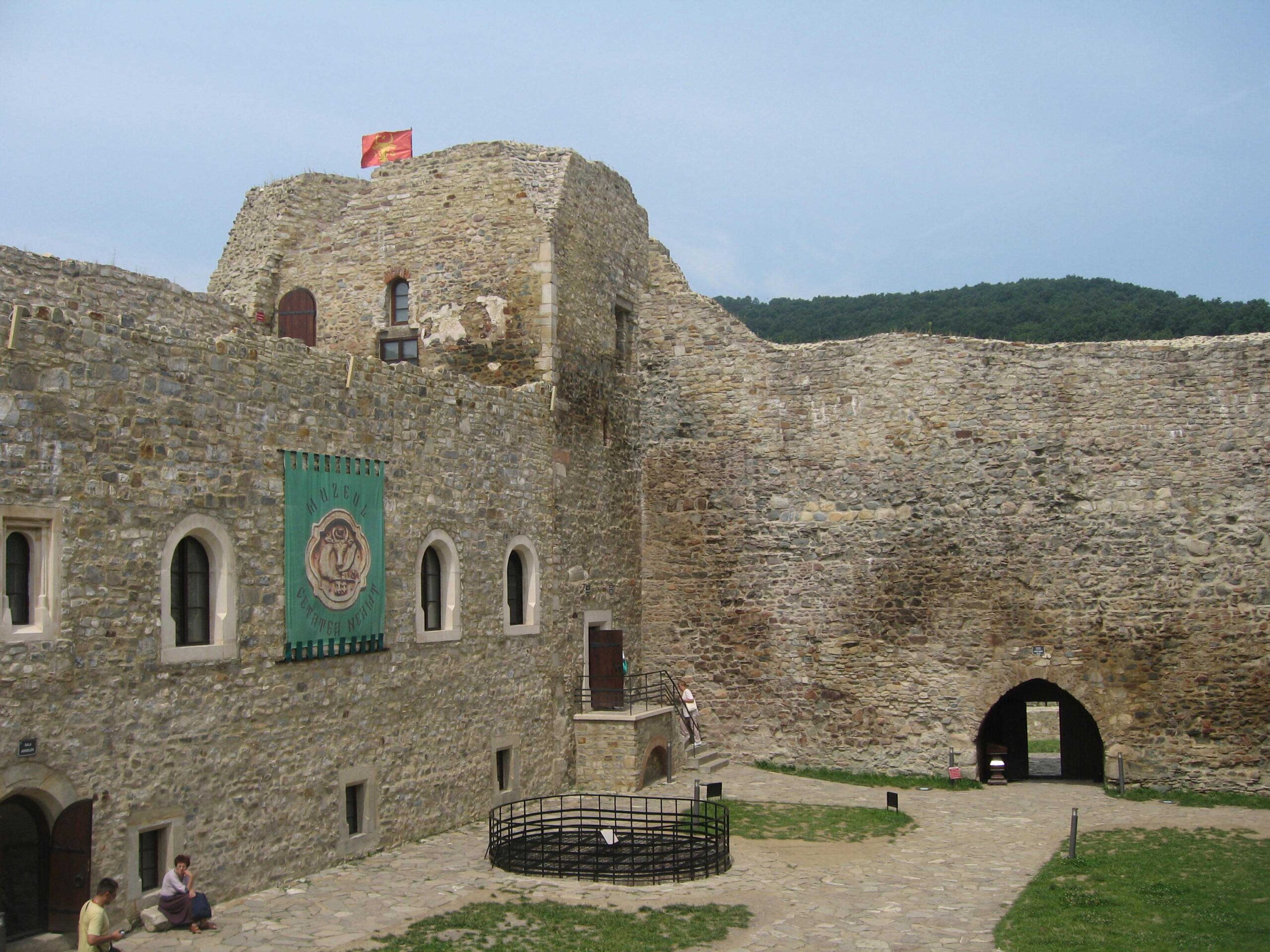 Contractul pentru proiectarea stopării infiltrațiilor la Cetatea Neamț, în pericol de reziliere