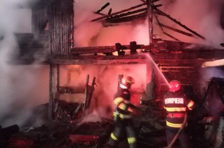 Incendiu devastator în Neamţ! Un bărbat de 45 ani a fost găsit carbonizat! (foto-galerie)