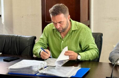 Primarul Niţă a semnat rezilierea contractului cu BOLT pentru trotinete