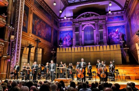 Vacanţe Muzicale #50 – Concert „Vivaldi&Piazzolla: Anotimpuri” cu Orchestra „Camerata Regală” (miercuri, ora 21:00, Curtea Domnească)