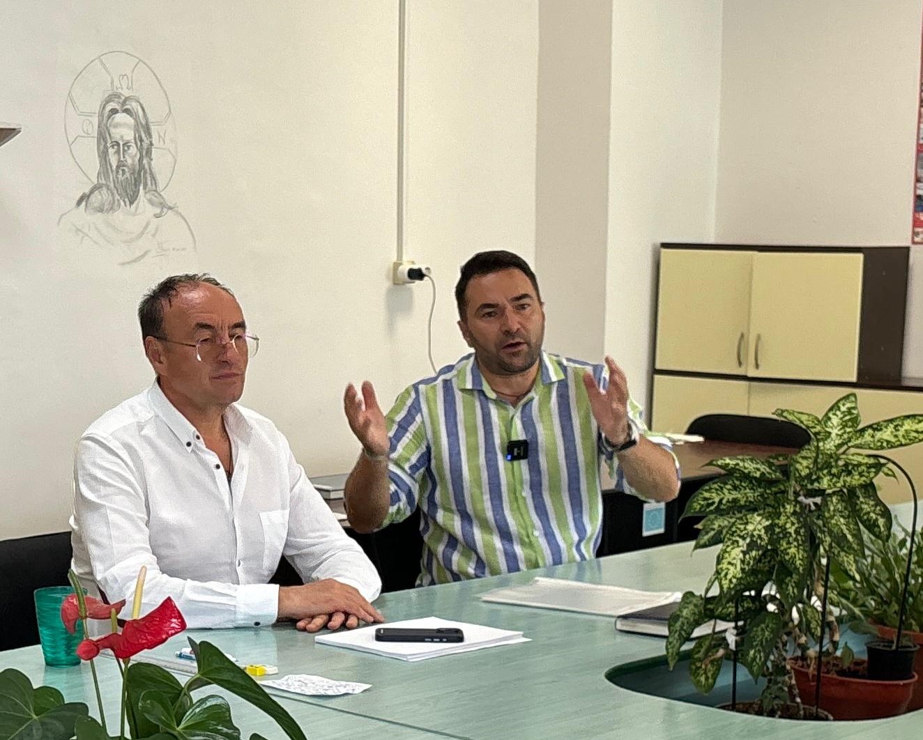 Primarul Adrian Niţă, revoltat de ce a găsit la Centrul social „Împreună”. Va fi închis pentru reorganizare.