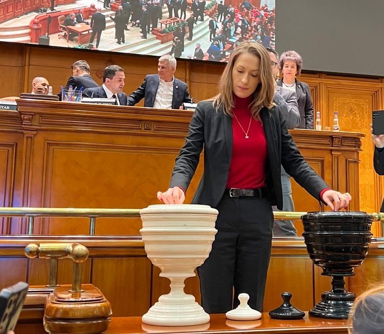 Deputatul de Neamţ Andreea Firuţa Neacşu (ex-AUR) şi-a anunţat înscrierea în PNL