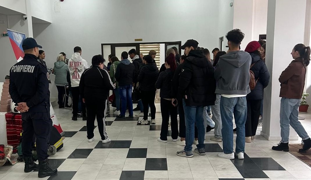 Interes crescut la Bursa Locurilor de Muncă în Neamţ. Aproape 250 de persoane au fost preselectate în vederea angajării.