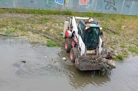 Au început lucrările de decolmatare a pârâului Cuejdi