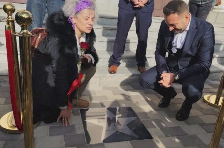 Moment emoţionant la Piatra-Neamţ. Actriţa Maia Morgenstern a primit prima stea pe Aleea Personalităţilor. (foto-galerie)