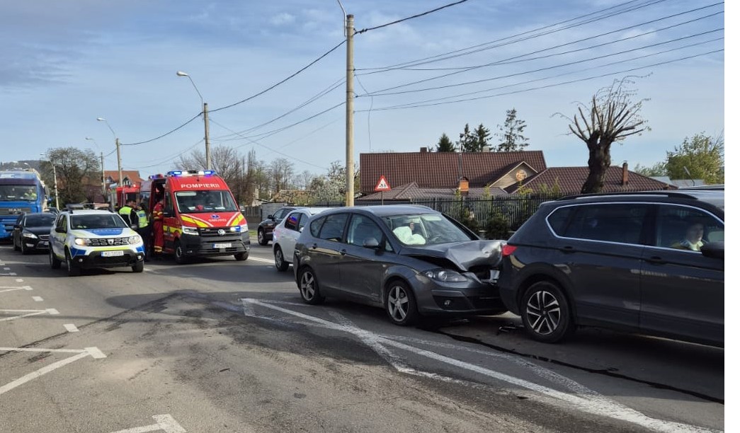 Accident cu trei mașini în Piatra-Neamț