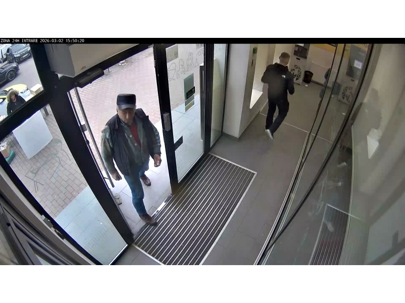 Furt la bancomat în Piatra-Neamț: Poliția caută un suspect