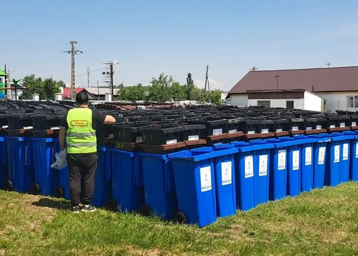 Campanie de distribuire gratuită a pubelelor individuale pentru gunoi în Piatra-Neamţ