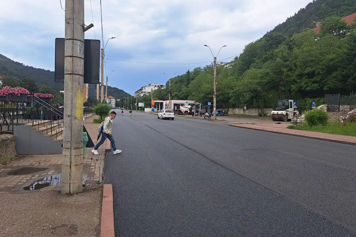 Asfaltare record: strada Orhei, frezată şi asfaltată în 12 ore