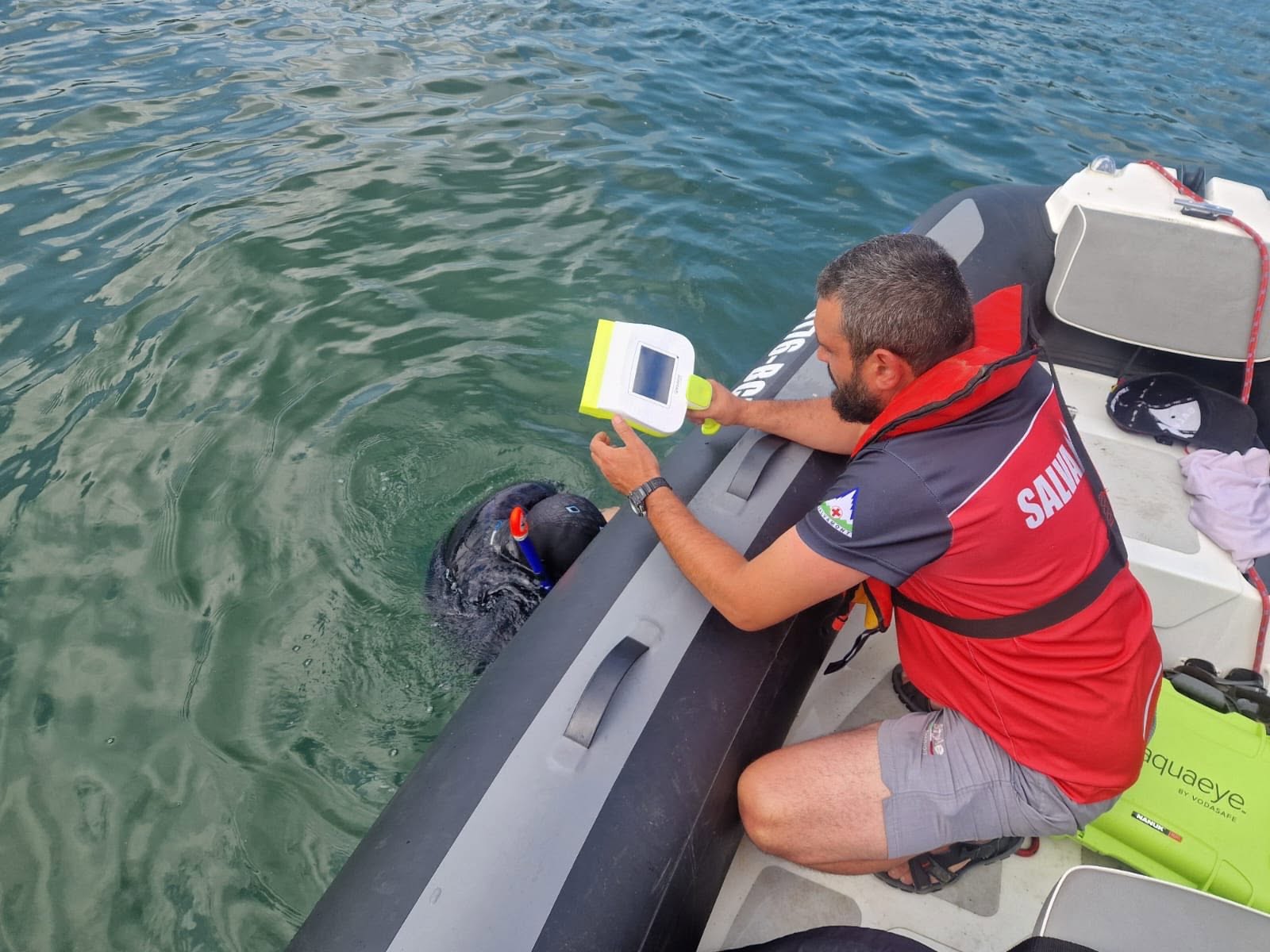 Bărbat înecat după ce s-a răsturnat cu barca pe lacul Izvorul Muntelui