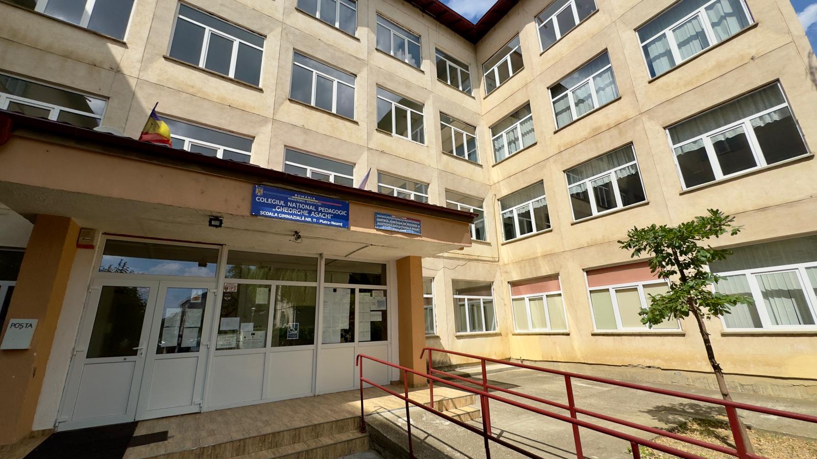 Primarul Adrian Niță a semnat contractul de finanțare pentru reabilitarea termică a Școlii nr. 11