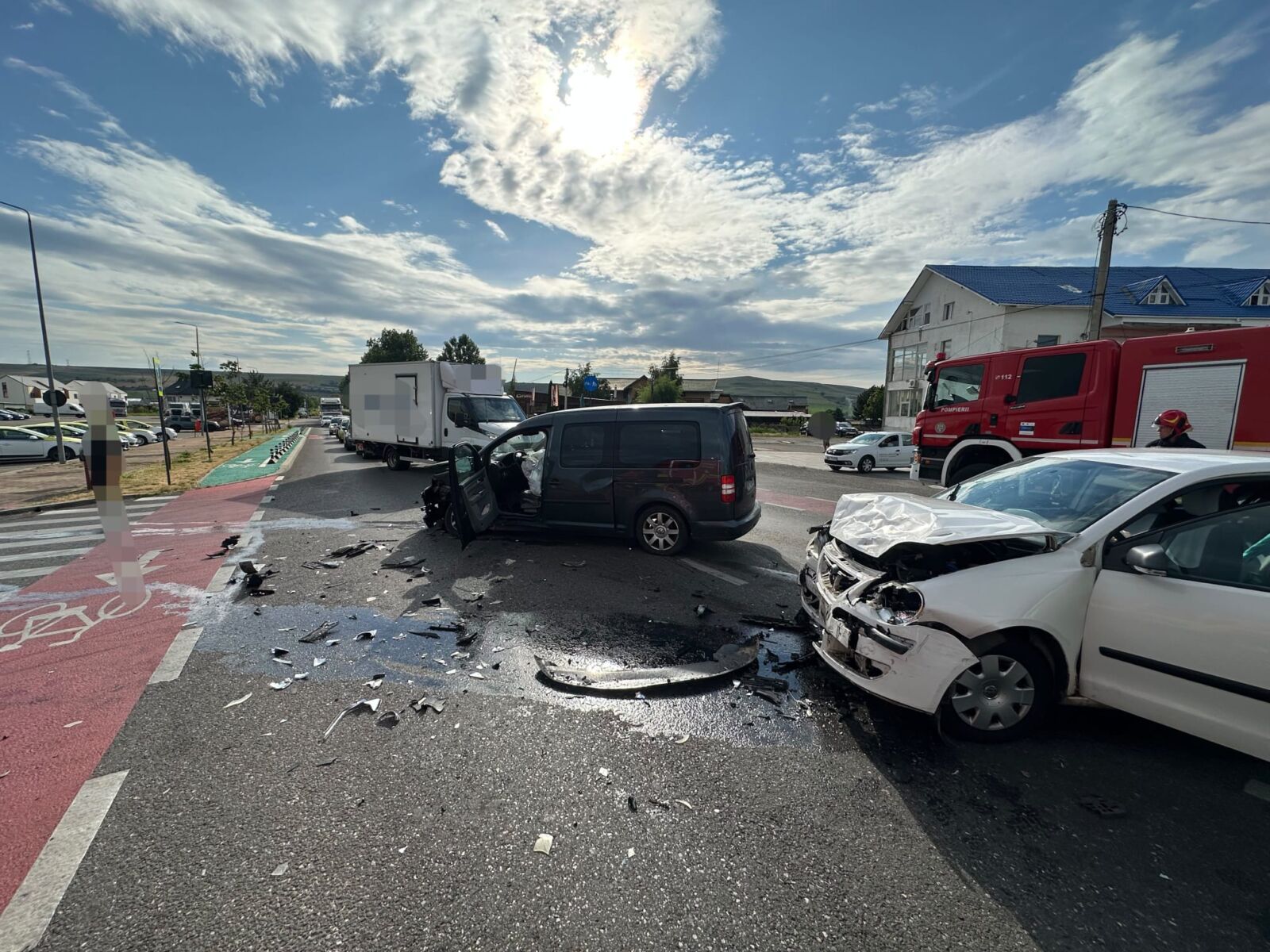 Trei persoane, inclusiv un copil, rănite într-un accident rutier la Piatra-Neamţ