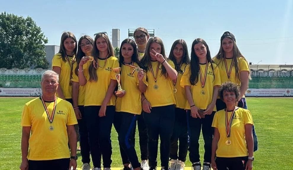 Zece fete de 10.00 din Girov! Reprezintă România la Olimpiada Tinerilor Pompieri din Cehia