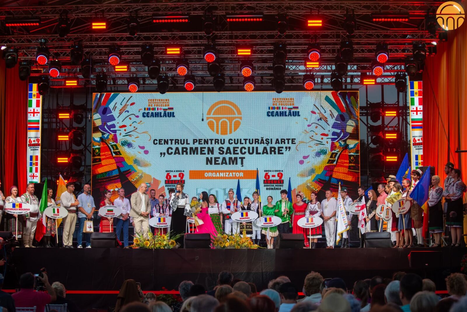 Peste 400 de artişti au participat la Festivalul Internaţional de Folclor „Ceahlăul” 2026