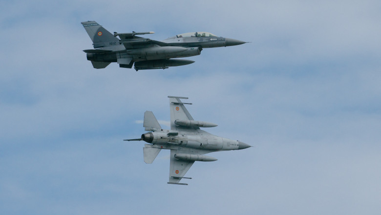 Avioane F16