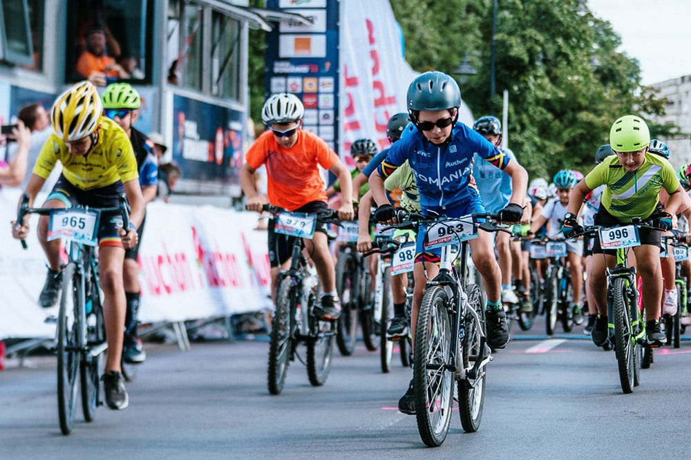 Cei mai mici cicliști intră în atmosfera Turului României, la Piatra-Neamț