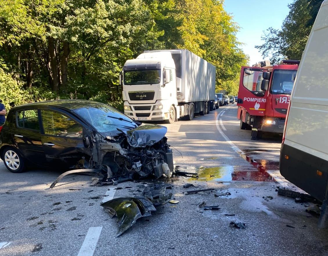 Două femei au fost rănite într-un accident rutier la Vânători-Neamţ