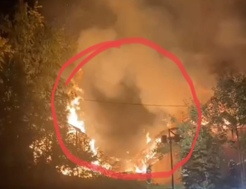 O imagine stranie s-a format pe cer la incendiul de la Mănăstirea Bisericani