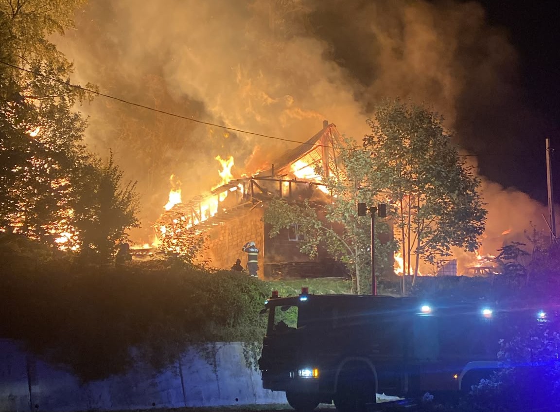 VIDEO Un nou incendiu puternic a izbucnit la Mănăstirea Bisericani